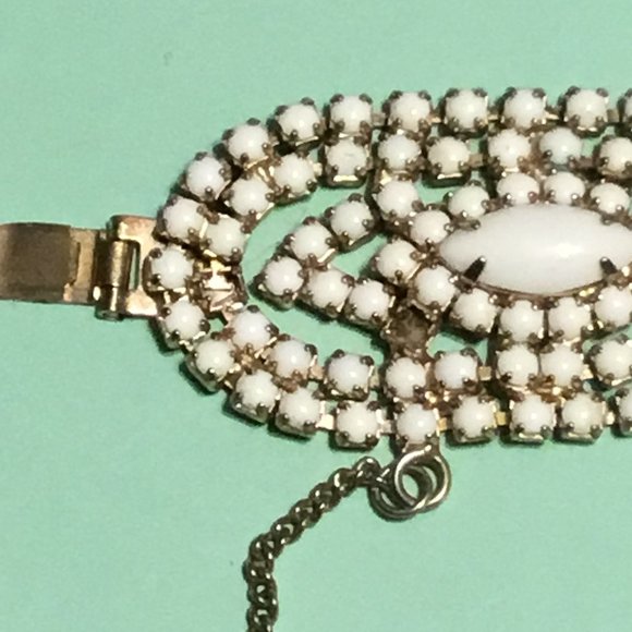 Antique Hattie Carnegie white milk glass beaded bracelet w/ safety chain - Picture 10 of 16